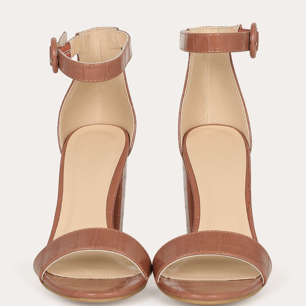 Round Toe Open Buckle Heels Size 9 - Picture 5 of 6